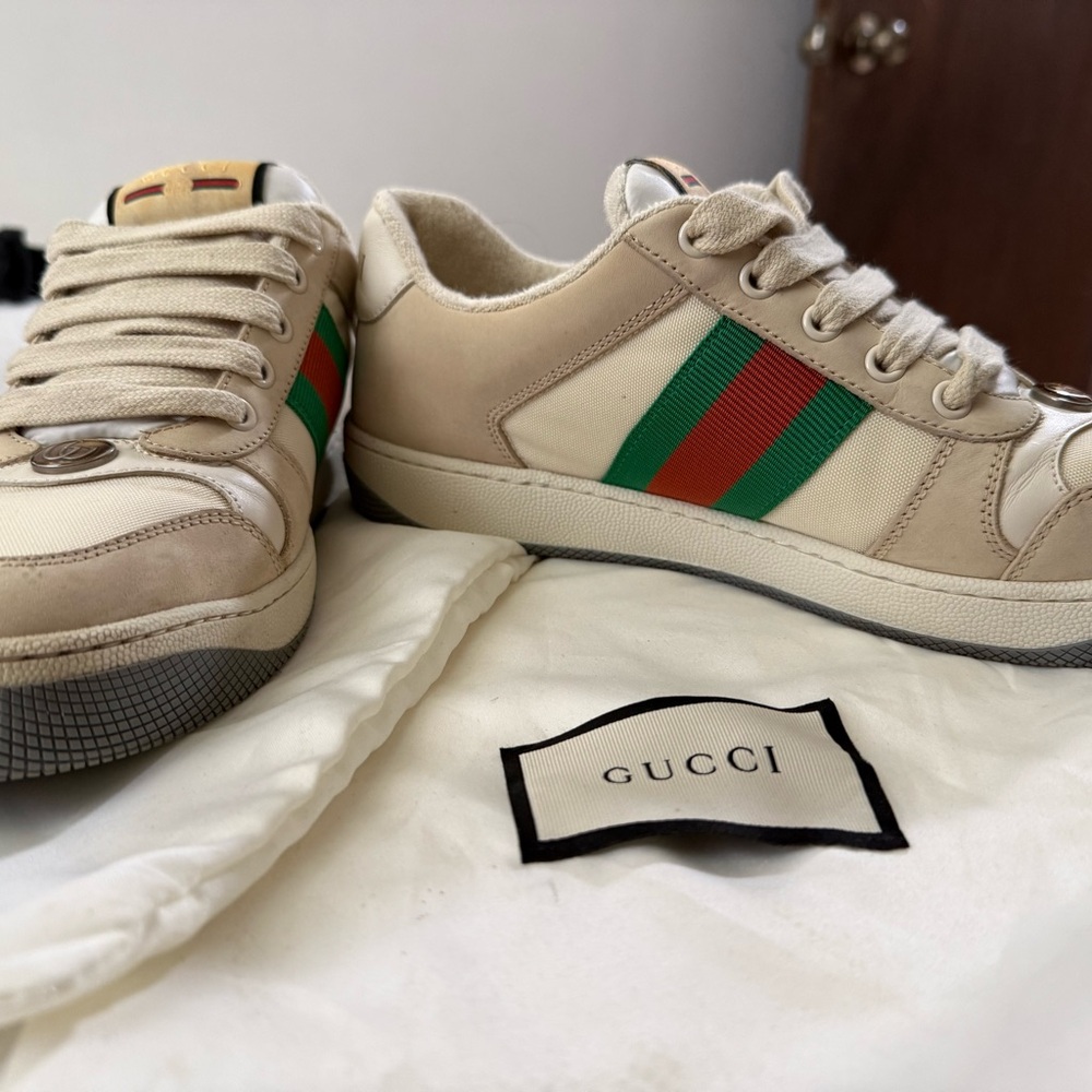 Gucci Beige Low-Top Sneakers with Green and Red Web Stripe   Unisex